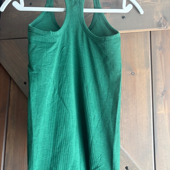 Lululemon racerback tank, shelf bra Size 8 green - Picture 2 of 4